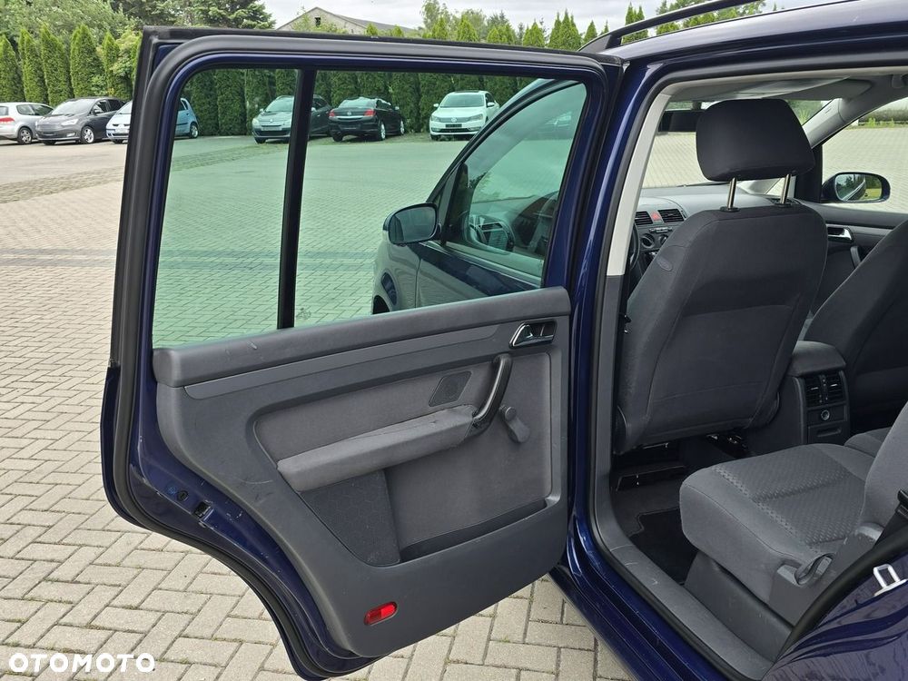 Volkswagen Touran - 16