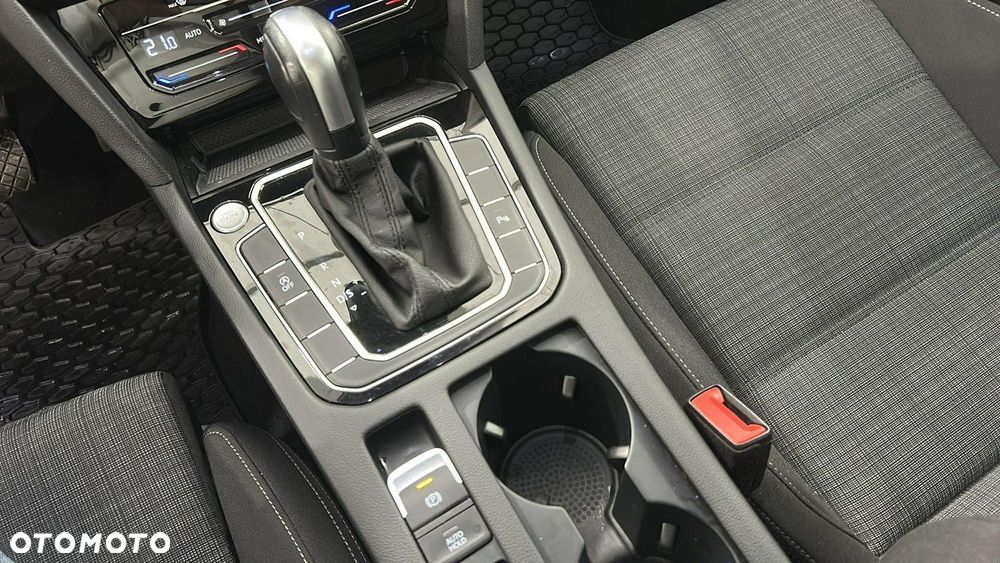 Volkswagen Passat - 18