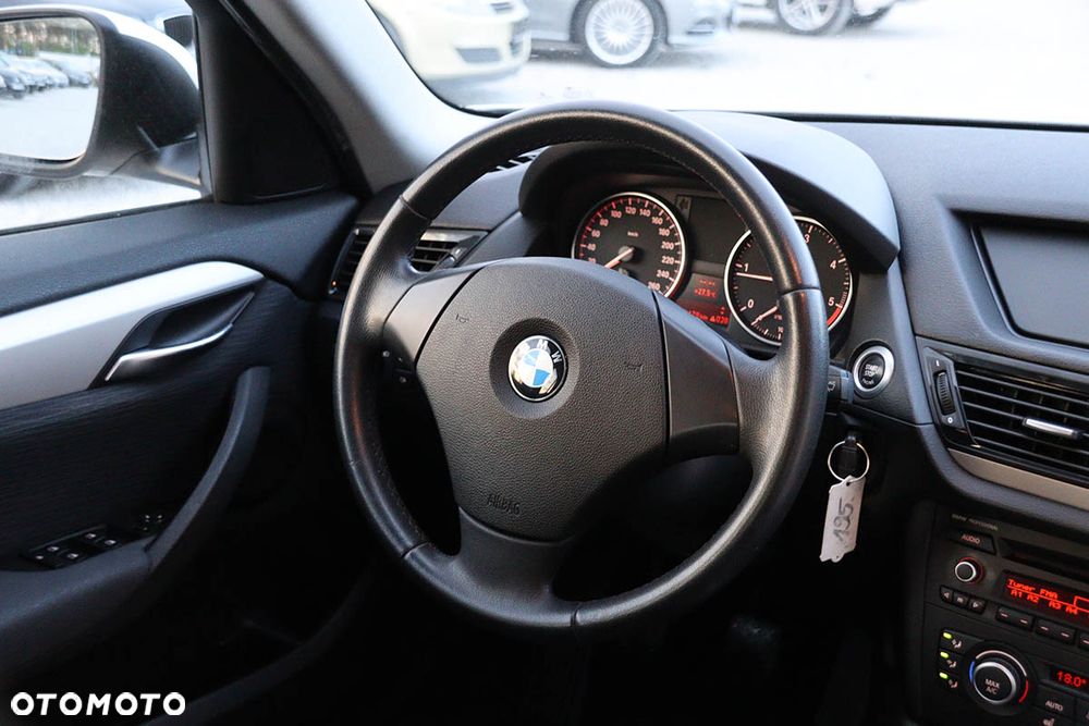 BMW X1 sDrive18d xLine - 31