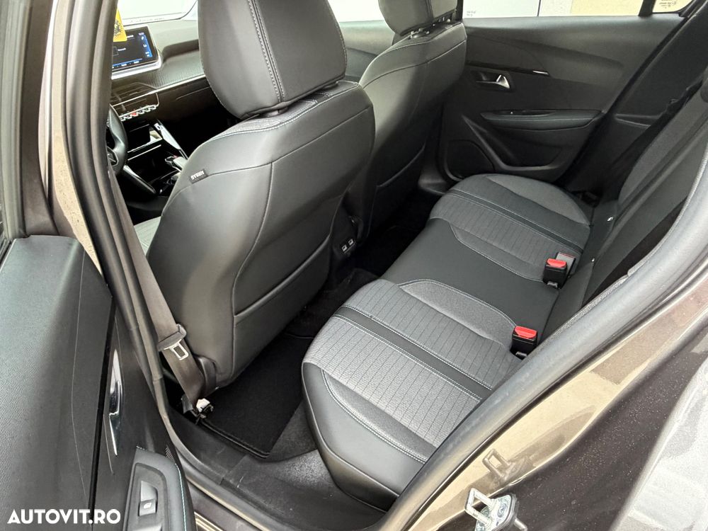 Peugeot 208 1.2 L PureTech STT EAT8 GT Pack - 12