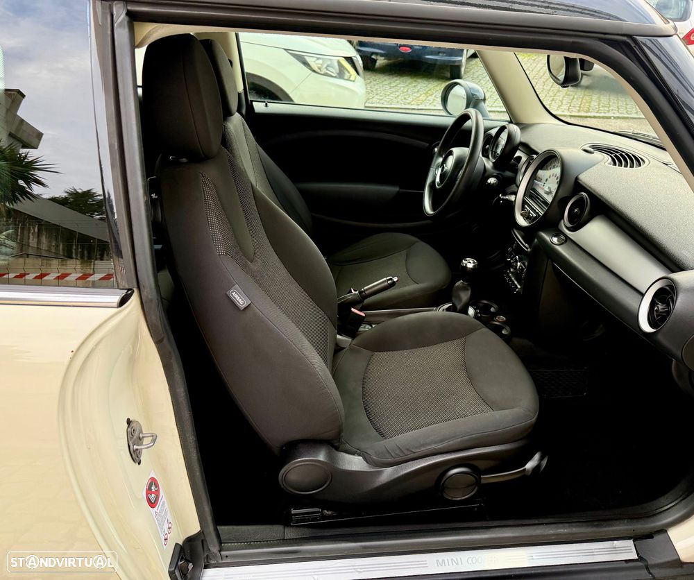 MINI Clubman Cooper D - 10