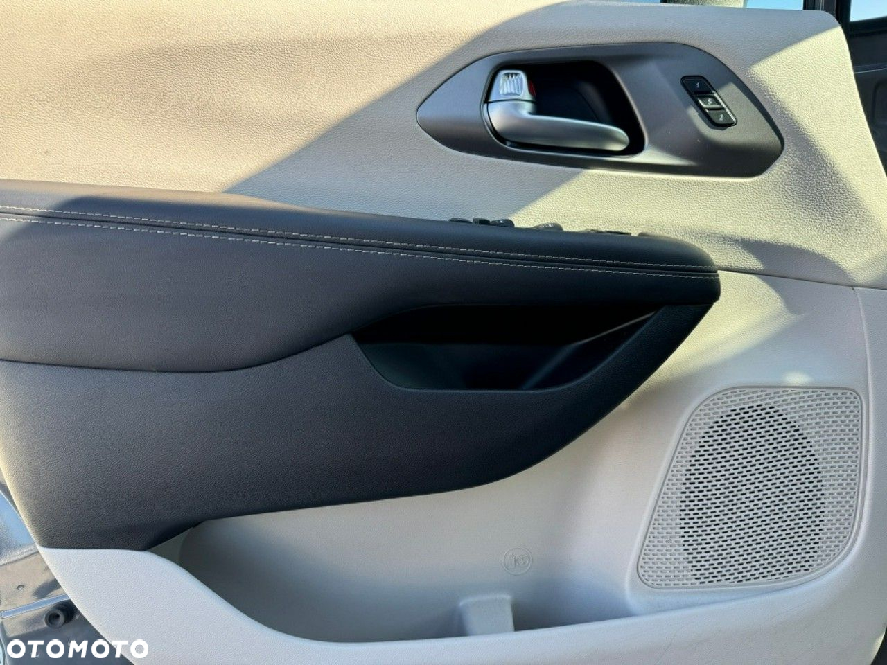 Chrysler Pacifica - 18