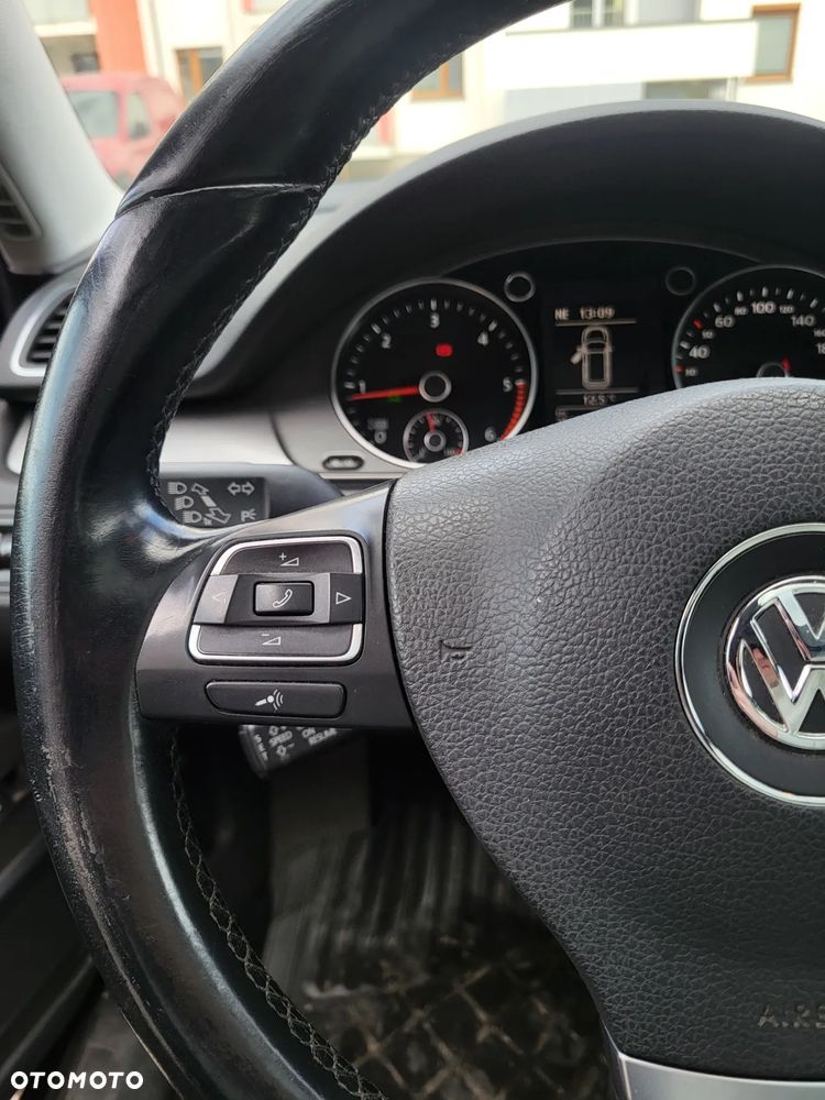 Volkswagen Passat 2.0 TDI Highline - 34