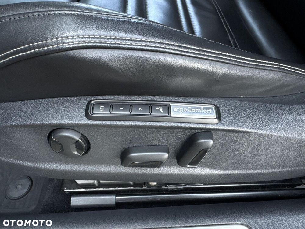 Volkswagen Passat Variant 2.0 TDI Bi-Turbo BMT 4Mot Highline DSG - 10