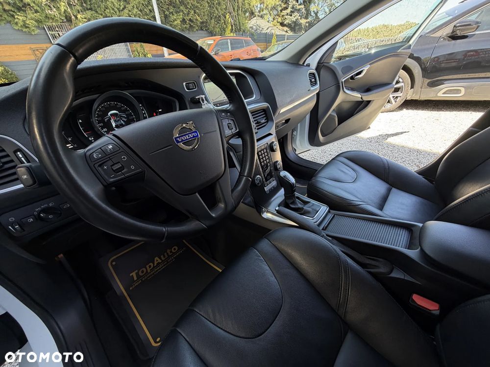 Volvo V40 D4 Geartronic Momentum - 19