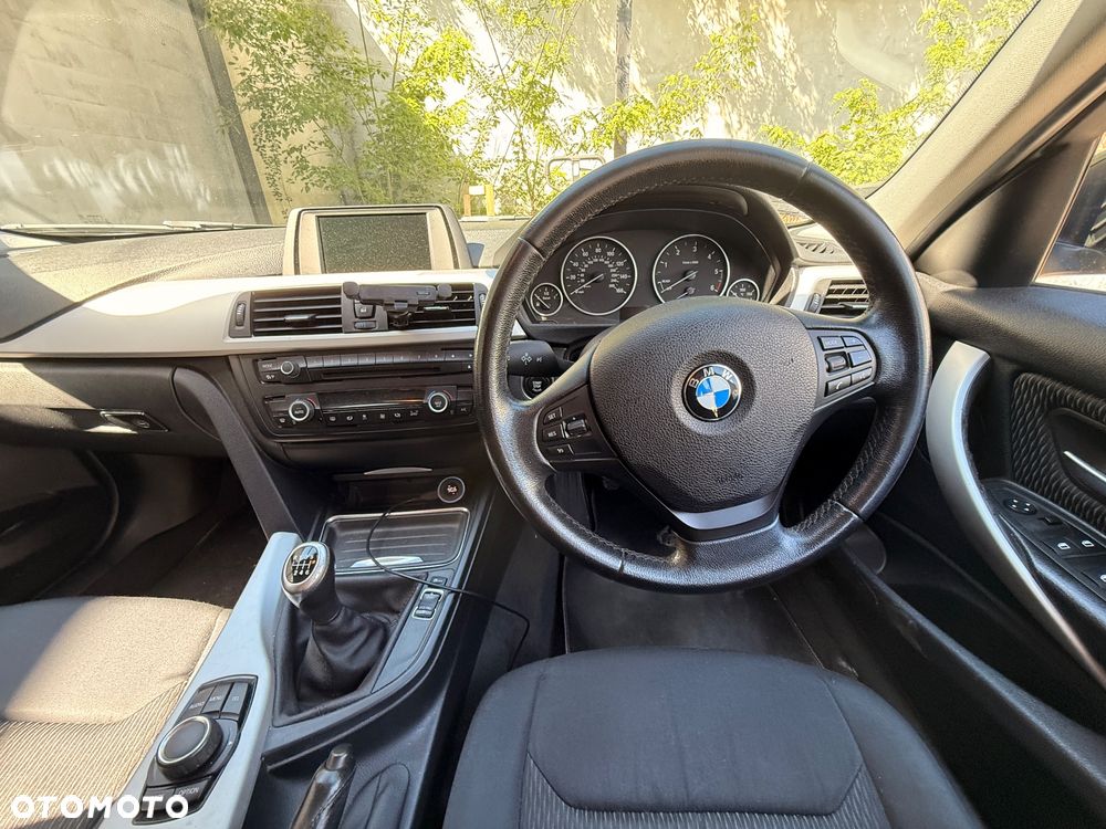 BMW Seria 3 320d - 8