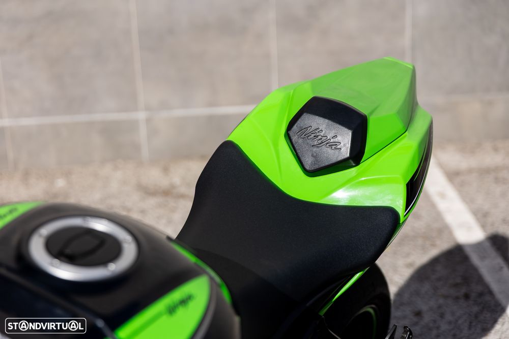 Kawasaki ZX ZX10R - 12