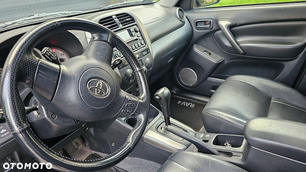 Toyota RAV4 2.0 VVT-i 4x4 - 11