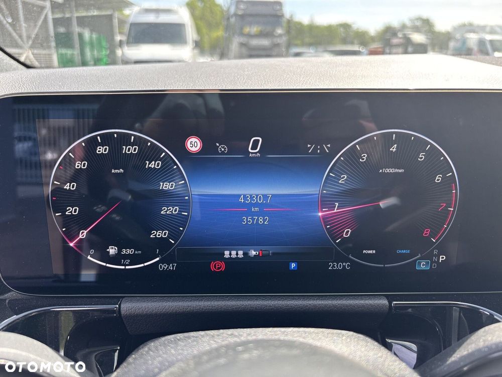 Mercedes-Benz GLA - 13