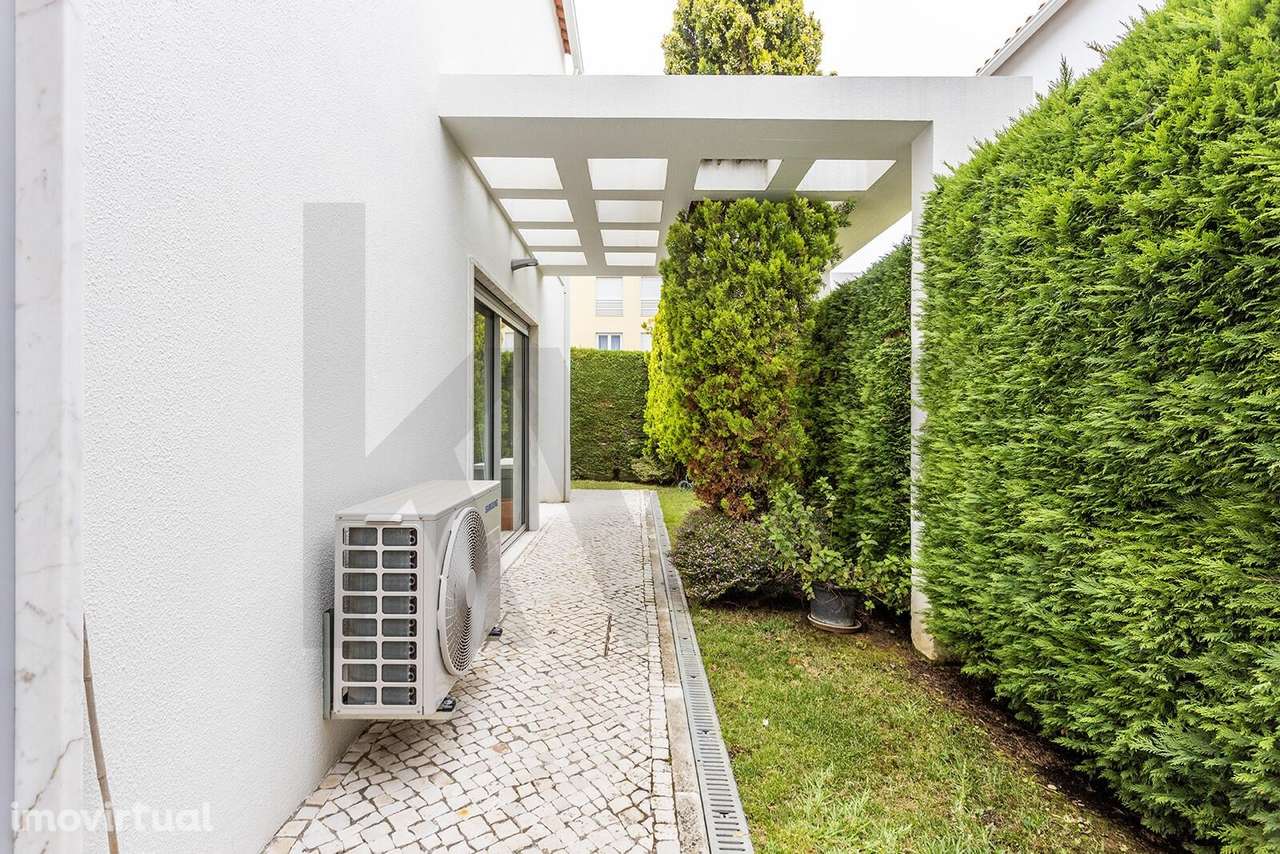 Moradia T5 com Piscina nos Jardins da Parede – Estoril - Grande imagem: 5/40