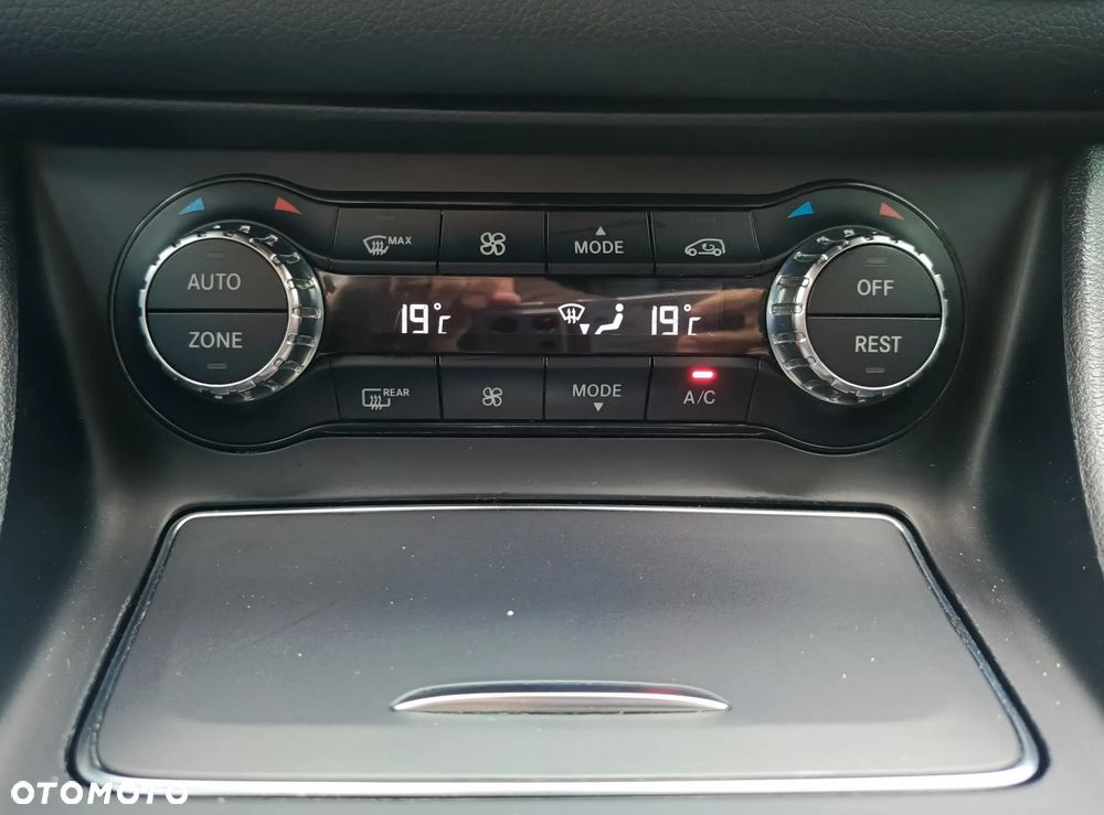 Mercedes-Benz GLA 200 7G-DCT AMG Line - 22