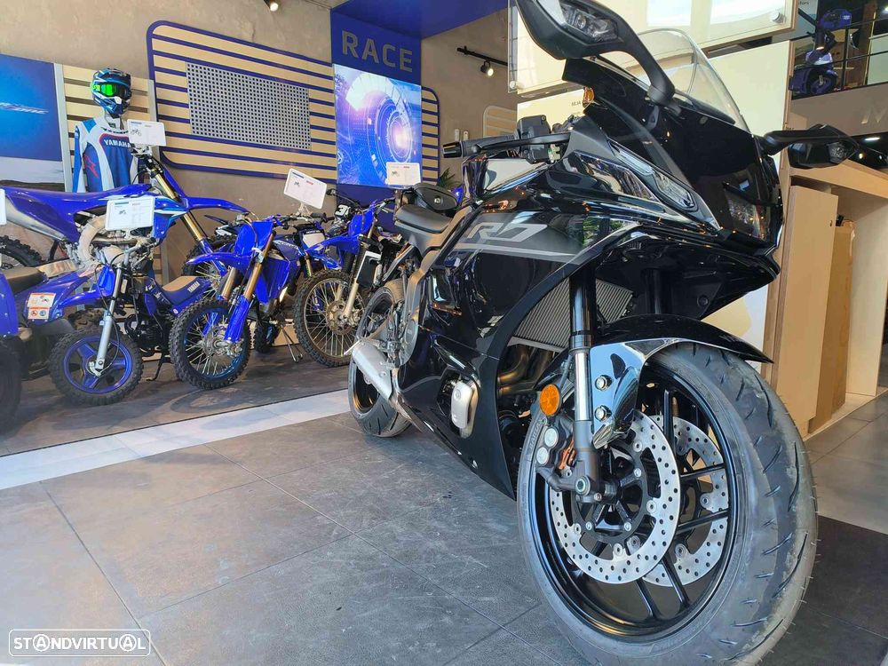 Yamaha YZF R7 - 3
