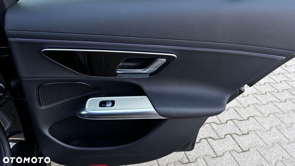 Mercedes-Benz Klasa E 200 mHEV 4-Matic Avantgarde 9G-Tronic - 28
