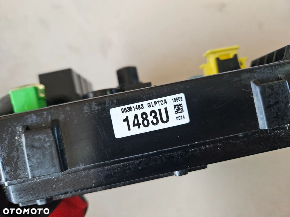 Skrzynka bezpieczników Chevrolet Captiva Lift 2014r Europa 95381483 - 3