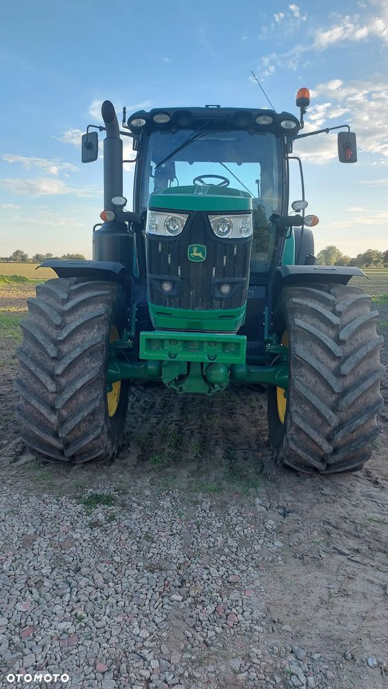 John Deere 6215R - 3