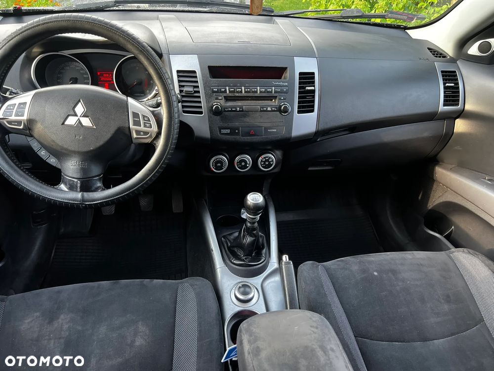 Mitsubishi Outlander - 6