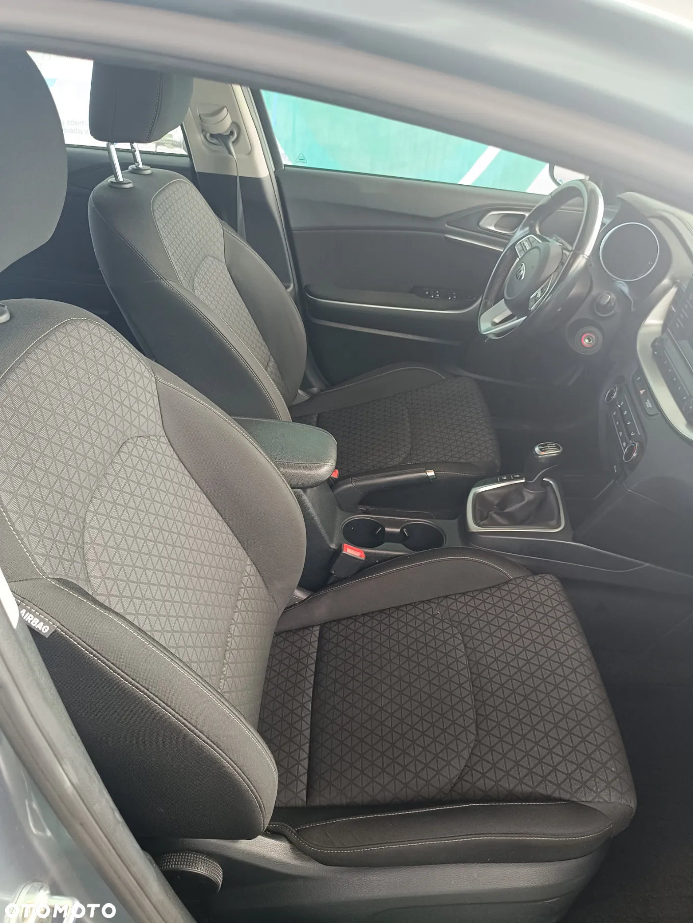 Kia Ceed 1.6 CRDi mHEV M - 24