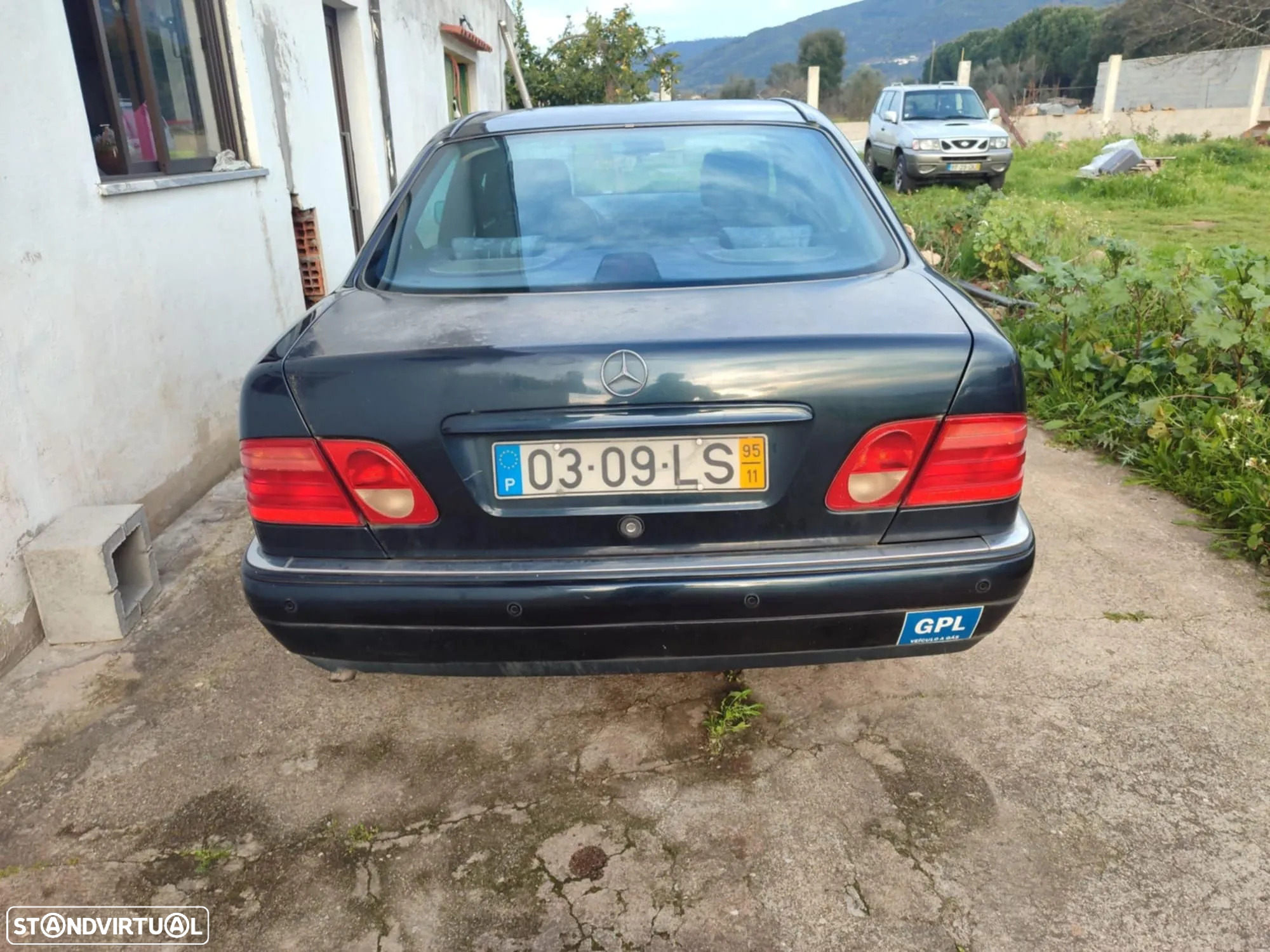Mercedes-Benz 200 - 5