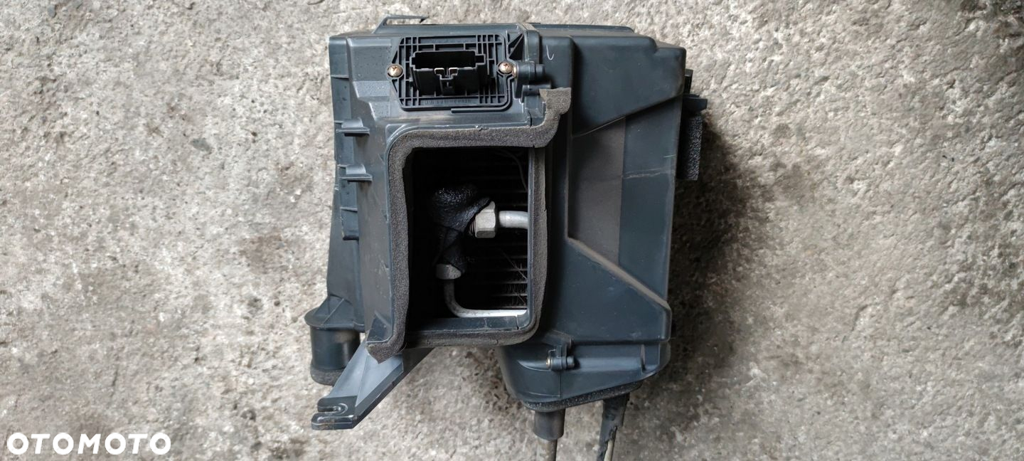 NAGRZEWNICAPRZEWÓD KLIMATYZACJI MAZDA 323F 2.0 - 4
