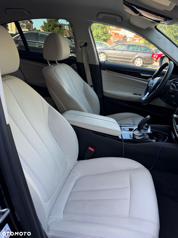 BMW Seria 5 520i - 26