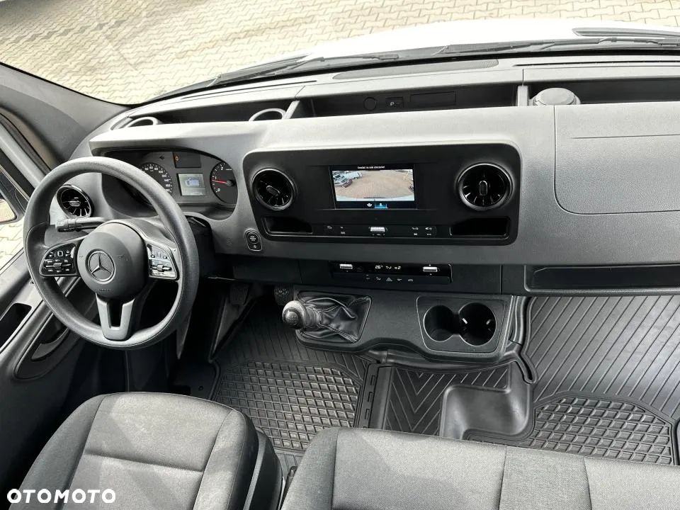 Mercedes-Benz Sprinter - 15