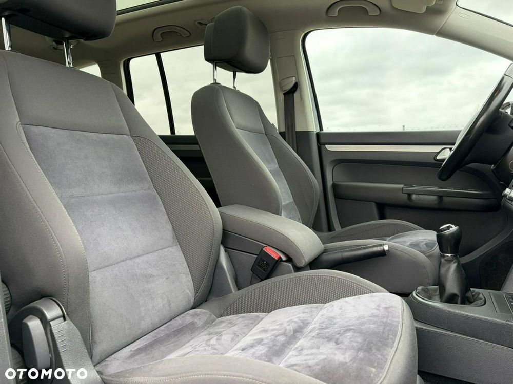 Volkswagen Touran - 23