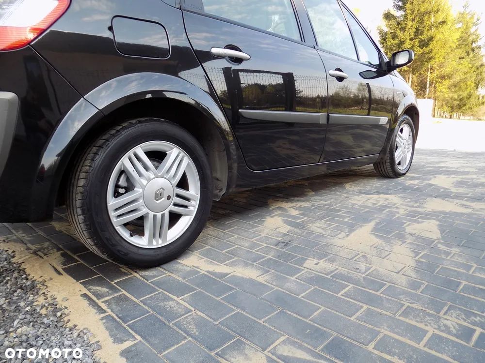 Renault Scenic 1.6 16V Luxe Privilege - 13