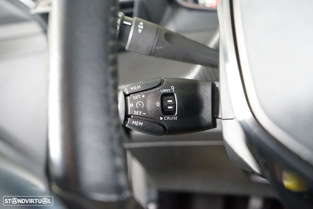 Peugeot 208 1.2 PureTech Active - 21