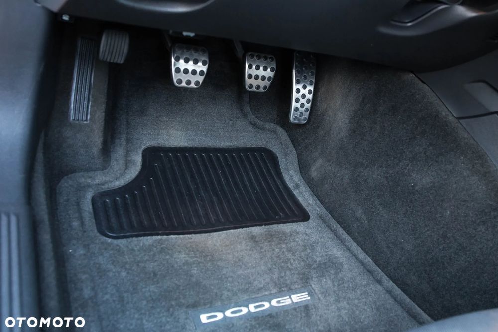 Dodge Challenger - 30