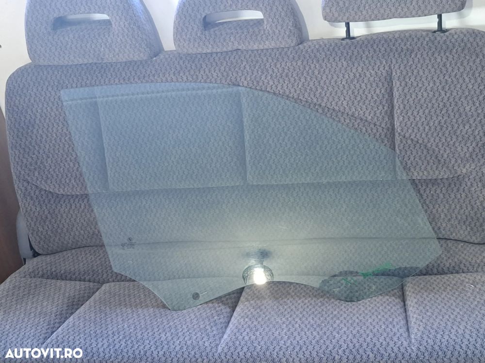 Geam lateral dreapta fata verde Original BMW X1 E84 - 1