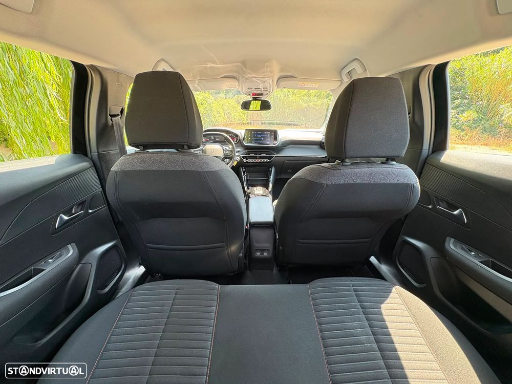Peugeot 2008 1.2 PureTech Allure EAT8 - 36