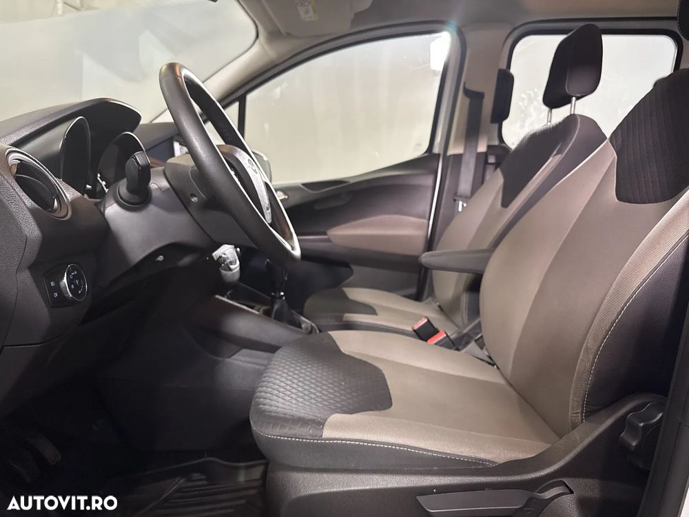Ford TOURNEO - 21