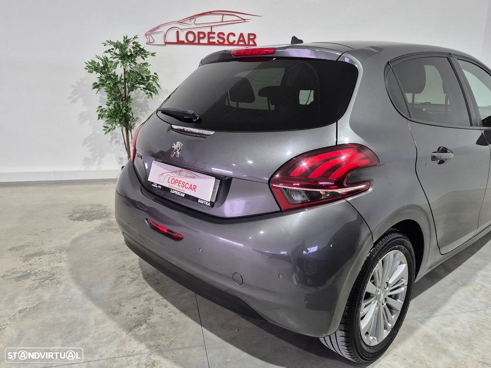 Peugeot 208 1.2 PureTech Signature - 5