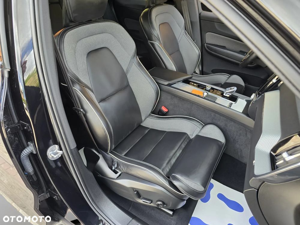 Volvo XC 60 B5 B AWD Plus Black Edition - 22