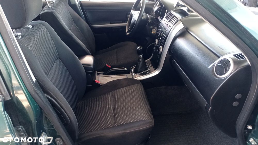 Suzuki Grand Vitara 2.0 Comfort - 38