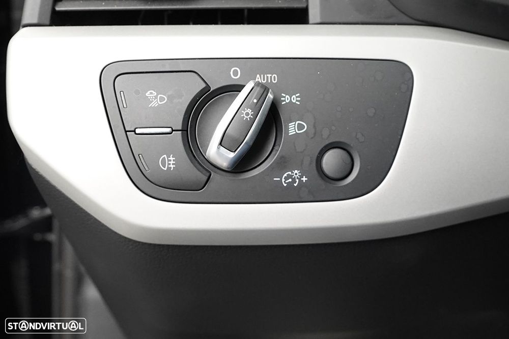 Audi A4 Avant 30 TDI S tronic - 18