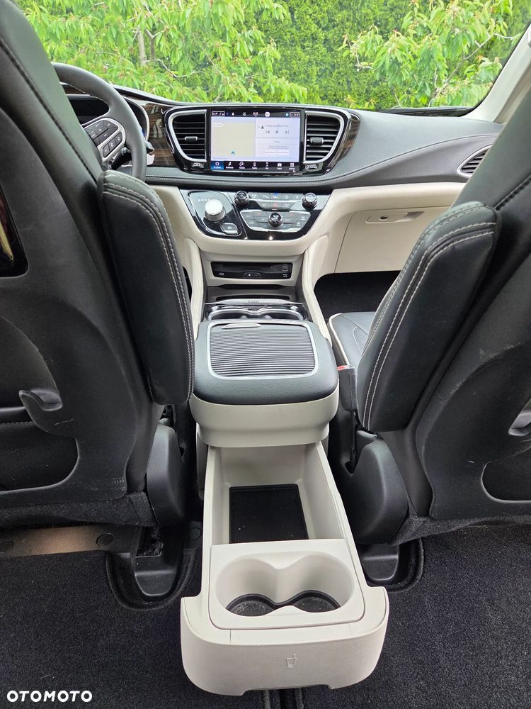 Chrysler Pacifica - 11