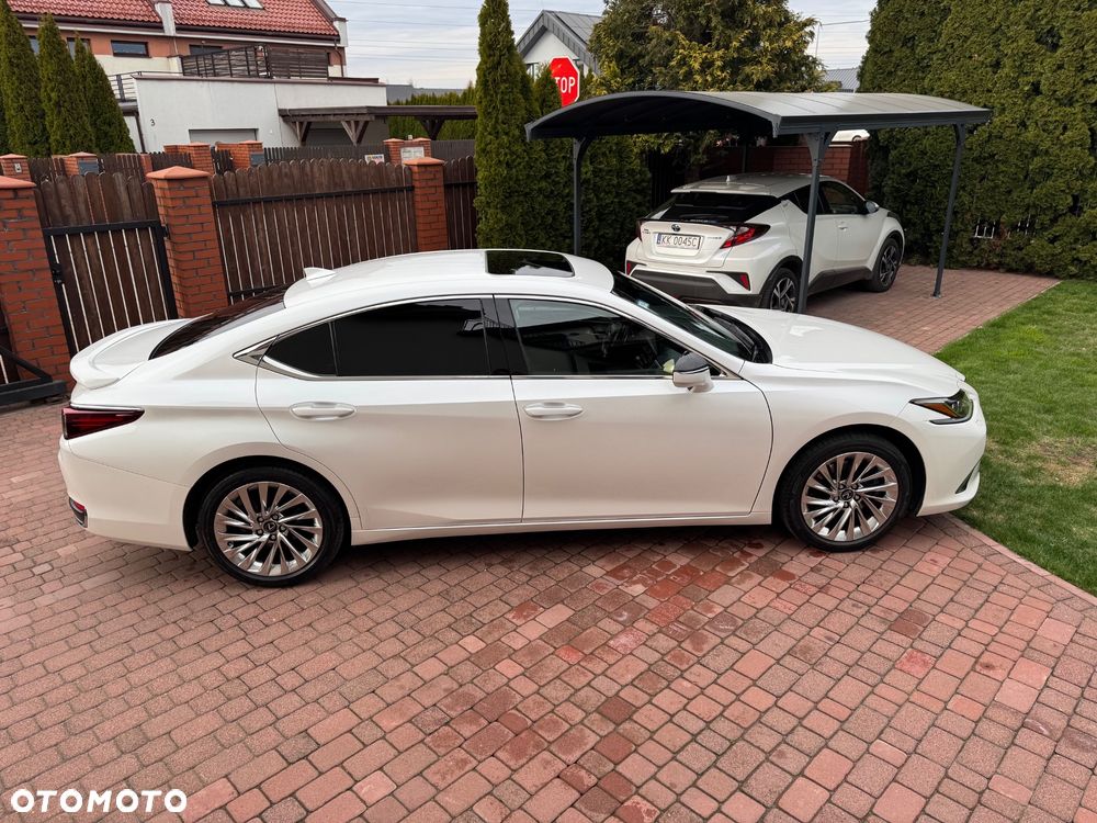 Lexus ES 300h Business Edition + - 8