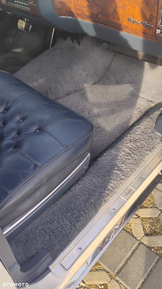 Cadillac Brougham - 11