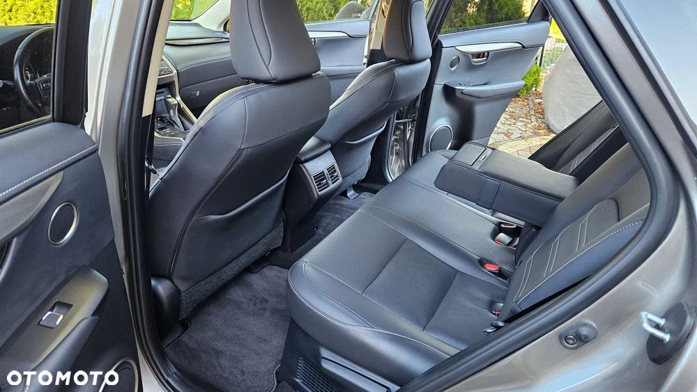 Lexus NX 300h Prestige AWD - 28