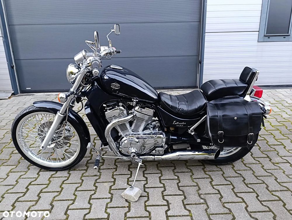 Suzuki Intruder - 7