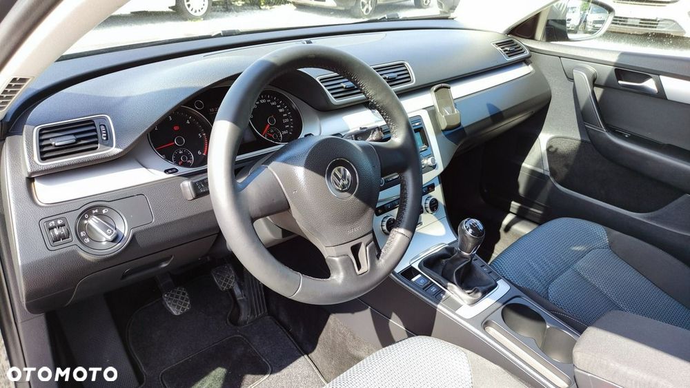 Volkswagen Passat - 25