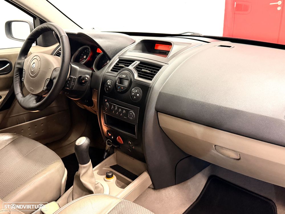 Renault Mégane 1.5 dCi Dynamique Luxe - 11