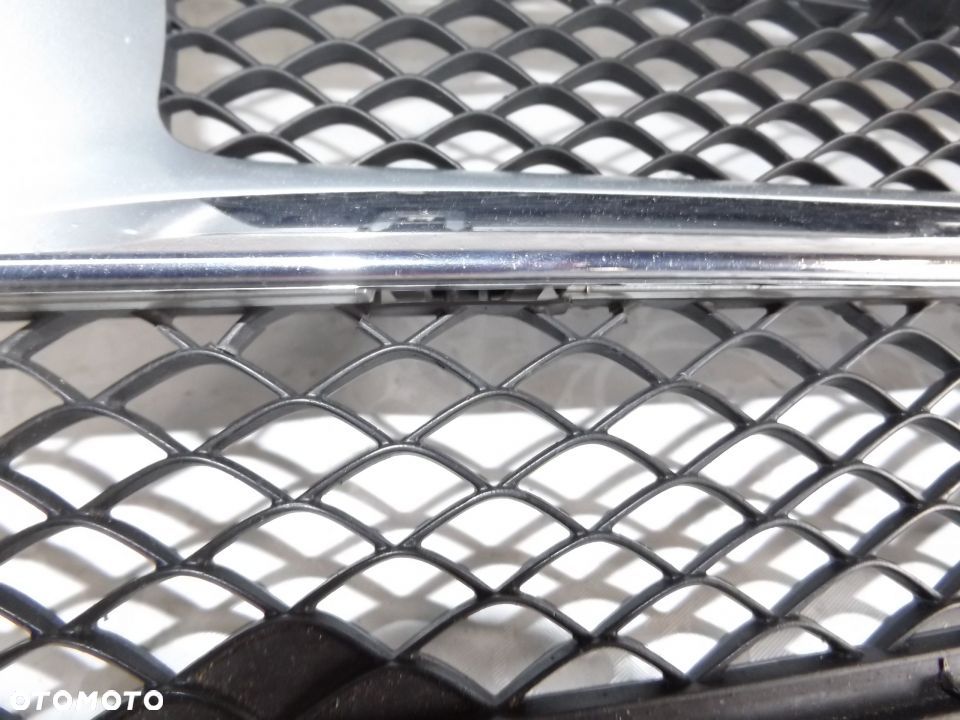 GRILL GRIL ATRAPA MERCEDES C-KLASA W205 2014- - 3