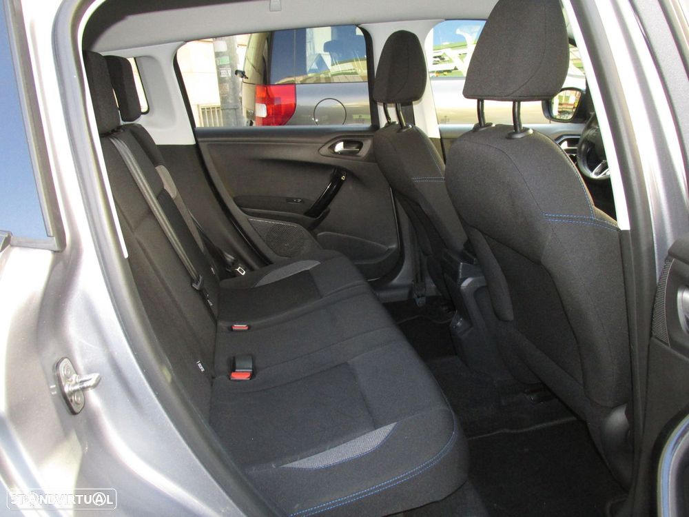 Peugeot 2008 1.2 PureTech Signature - 19