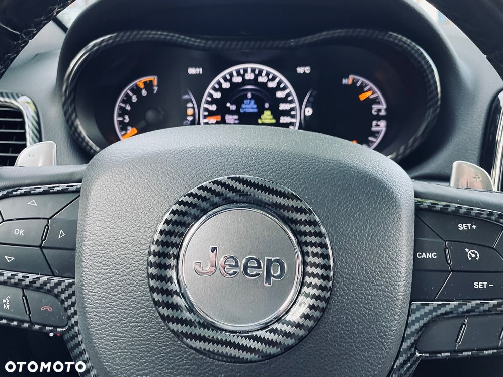 Jeep Grand Cherokee - 23