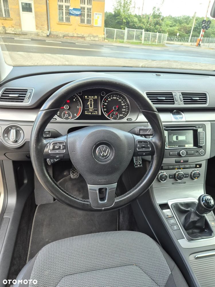 Volkswagen Passat 1.6 TDI Comfortline - 13