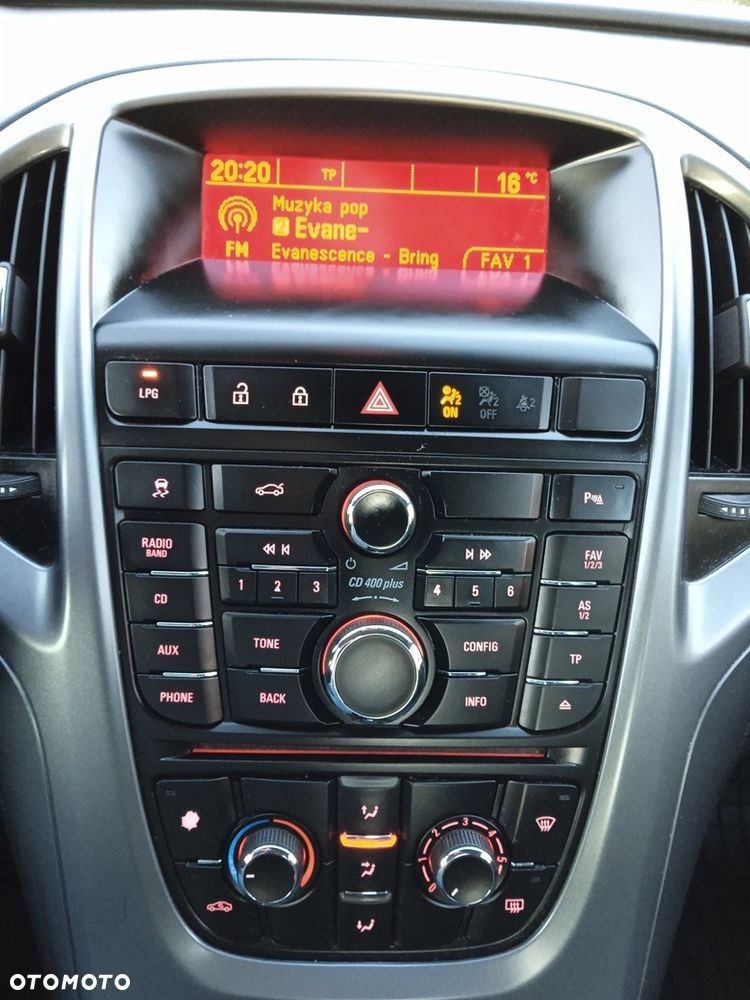 Opel Astra 1.4 T Executive EU6 - 12