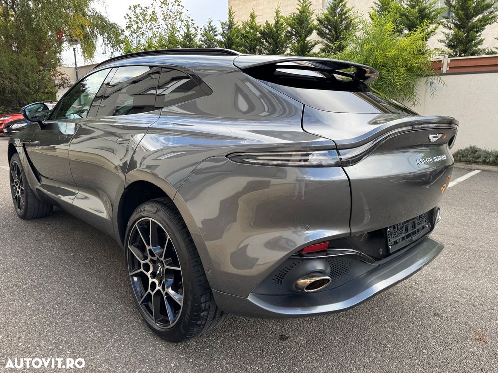 Aston Martin DBX - 5