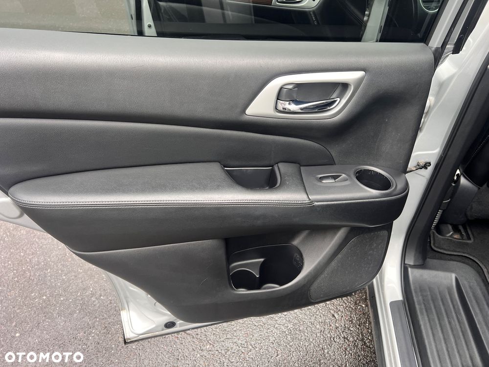 Nissan Pathfinder - 23
